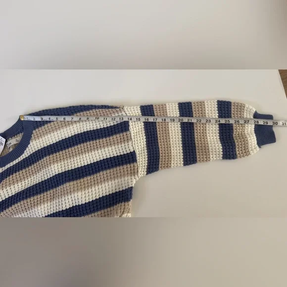 Hollister Navy and Cream Textured Sweater 💙🤍🤎
*NEW WITH TAGS 🏷️ - Picture 6 of 9